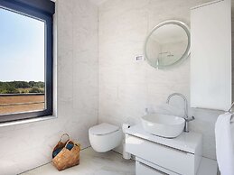 Modern Villa With Heated Pool