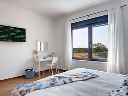 Modern Villa With Heated Pool