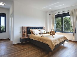 Modern Villa With Heated Pool