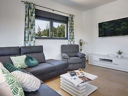 Modern Villa With Heated Pool