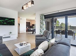 Modern Villa With Heated Pool