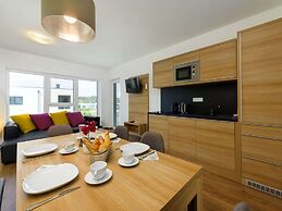 Heritage Apartment With Swimming Pond