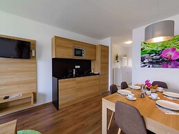 Heritage Apartment With Swimming Pond