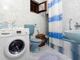 Apartment Giovani - Two Bedroom Apartment With Balcony and Sea View