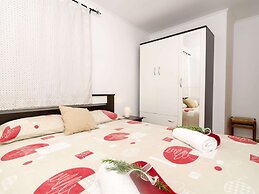 Apartment Giovani - Two Bedroom Apartment With Balcony and Sea View