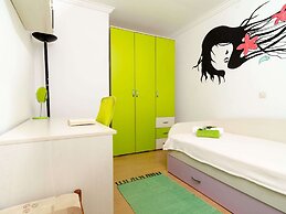 Apartment Giovani - Two Bedroom Apartment With Balcony and Sea View