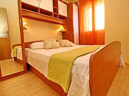 Apartments Sea Line - Two Bedroom Apartment With Terrace and Sea View