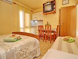 Apartments Sea Line - Two Bedroom Apartment With Terrace and Sea View