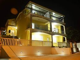 Fancy Apartments Dream - Modern One Bedroom Apartment With Balcony and
