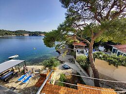 Apartments Vinko Mljet- One-bedroom Apartment With Terrace