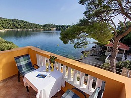 Apartments Vinko Mljet- One-bedroom Apartment With Terrace