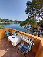 Apartments Vinko Mljet- One-bedroom Apartment With Terrace