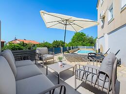 Charming Holiday Home With Pool and sea View