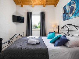 Charming Holiday Home With Pool and sea View