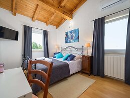 Charming Holiday Home With Pool and sea View