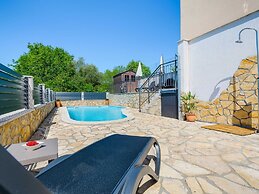 Charming Holiday Home With Pool and sea View
