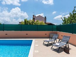 Lovely Holiday Home With Pool,covered Terrace and Outdoor Kitchen