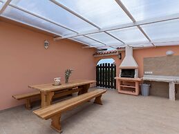 Lovely Holiday Home With Pool,covered Terrace and Outdoor Kitchen