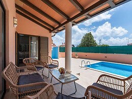 Lovely Holiday Home With Pool,covered Terrace and Outdoor Kitchen