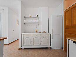 Lovely Holiday Home With Pool,covered Terrace and Outdoor Kitchen