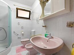 Lovely Holiday Home With Pool,covered Terrace and Outdoor Kitchen