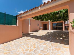 Lovely Holiday Home With Pool,covered Terrace and Outdoor Kitchen