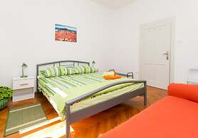 Apartment Blue & Green - Two-bedroom Apartment With Terrace and Garden