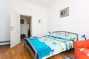 Apartment Blue & Green - Two-bedroom Apartment With Terrace and Garden