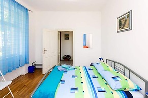 Apartment Blue & Green - Two-bedroom Apartment With Terrace and Garden
