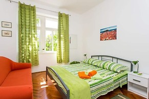 Apartment Blue & Green - Two-bedroom Apartment With Terrace and Garden