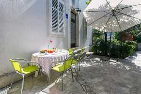 Apartment Blue & Green - Two-bedroom Apartment With Terrace and Garden