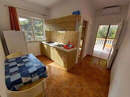 Apartments Vinko Mljet- One-bedroom Apartment With Terrace
