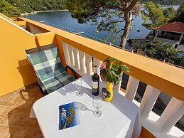 Apartments Vinko Mljet- One-bedroom Apartment With Terrace