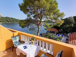 Apartments Vinko Mljet- One-bedroom Apartment With Terrace