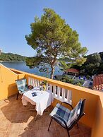 Apartments Vinko Mljet- One-bedroom Apartment With Terrace