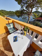 Apartments Vinko Mljet- One-bedroom Apartment With Terrace