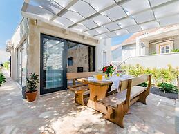 Villa Stone Pearl - Two Bedroom Holiday House With Pool