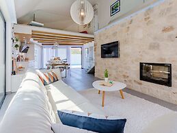 Villa Stone Pearl - Two Bedroom Holiday House With Pool