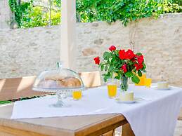 Villa Stone Pearl - Two Bedroom Holiday House With Pool