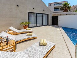 Villa Stone Pearl - Two Bedroom Holiday House With Pool