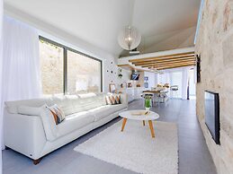 Villa Stone Pearl - Two Bedroom Holiday House With Pool