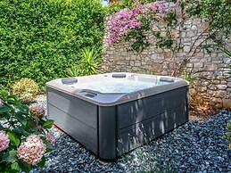 Villa Stone Pearl - Two Bedroom Holiday House With Pool