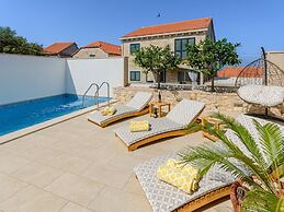 Villa Stone Pearl - Two Bedroom Holiday House With Pool