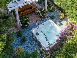 Villa Stone Pearl - Two Bedroom Holiday House With Pool