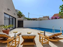 Villa Stone Pearl - Two Bedroom Holiday House With Pool