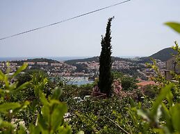 Apartment Semi - One Bedroom Apartment With Terrace and Sea View