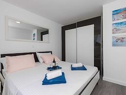 Apartment Semi - One Bedroom Apartment With Terrace and Sea View