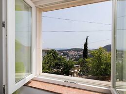 Apartment Semi - One Bedroom Apartment With Terrace and Sea View