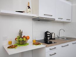 Apartment Semi - One Bedroom Apartment With Terrace and Sea View