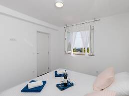 Apartment Semi - One Bedroom Apartment With Terrace and Sea View